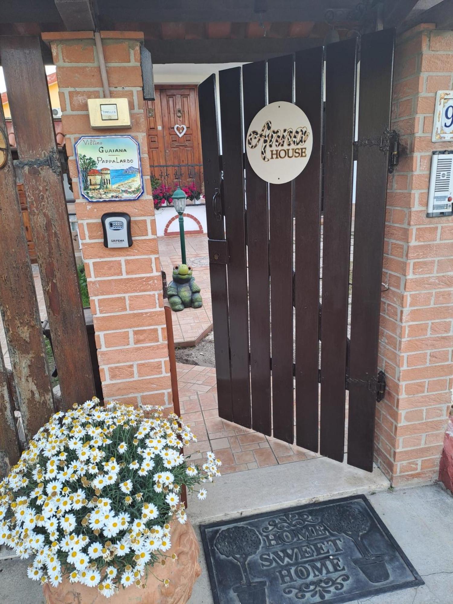 菲乌米奇诺Anna House公寓 外观 照片